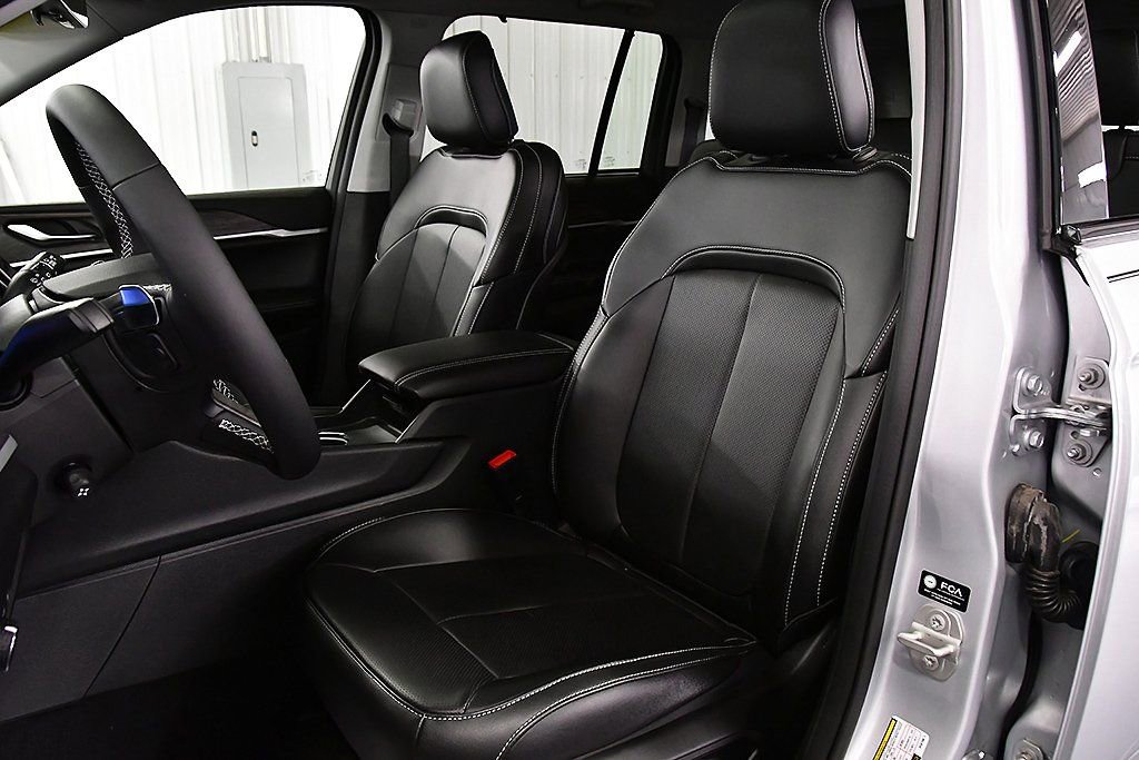 Used 2023 Jeep Grand Cherokee 4WD 4xe w/ Luxury Tech Group II image 25