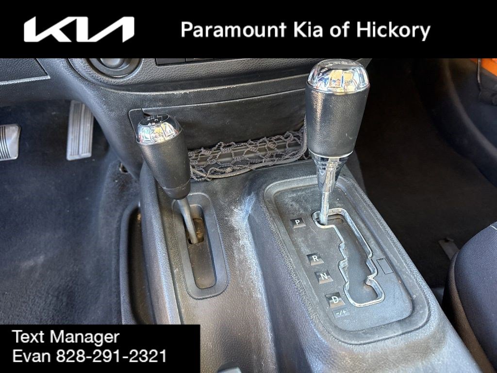 Used 2013 Jeep Wrangler Unlimited Rubicon w/ Connectivity Group image 17