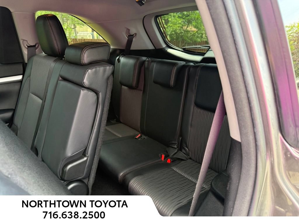 Used 2018 Toyota Highlander Plus AWD/4WD image 14