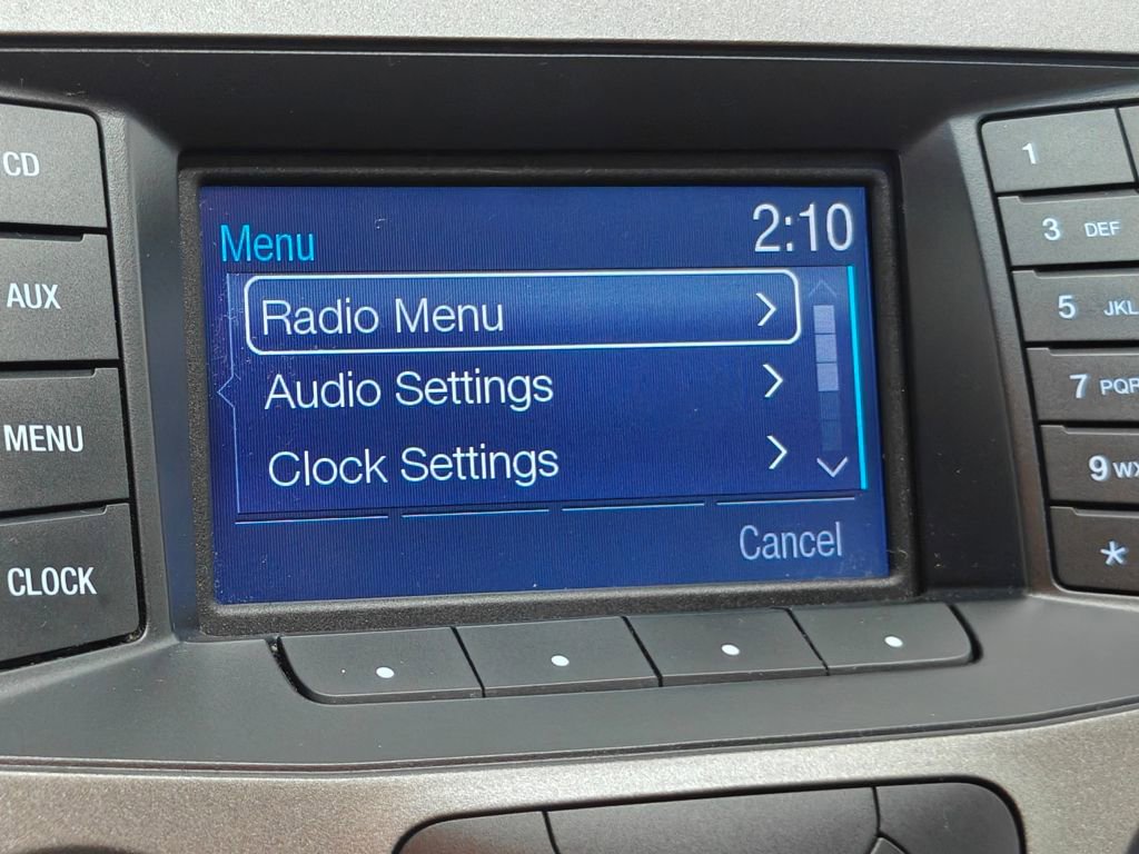 Used 2018 Ford Taurus SE FWD image 8