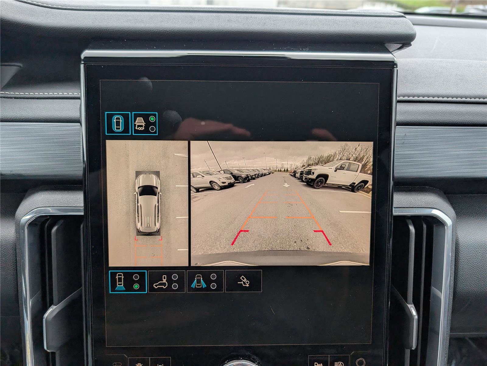 Used 2025 GMC Acadia Elevation image 27