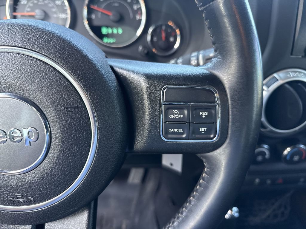 Used 2017 Jeep Wrangler Unlimited Rubicon w/ Max Tow Package AWD/4WD image 15