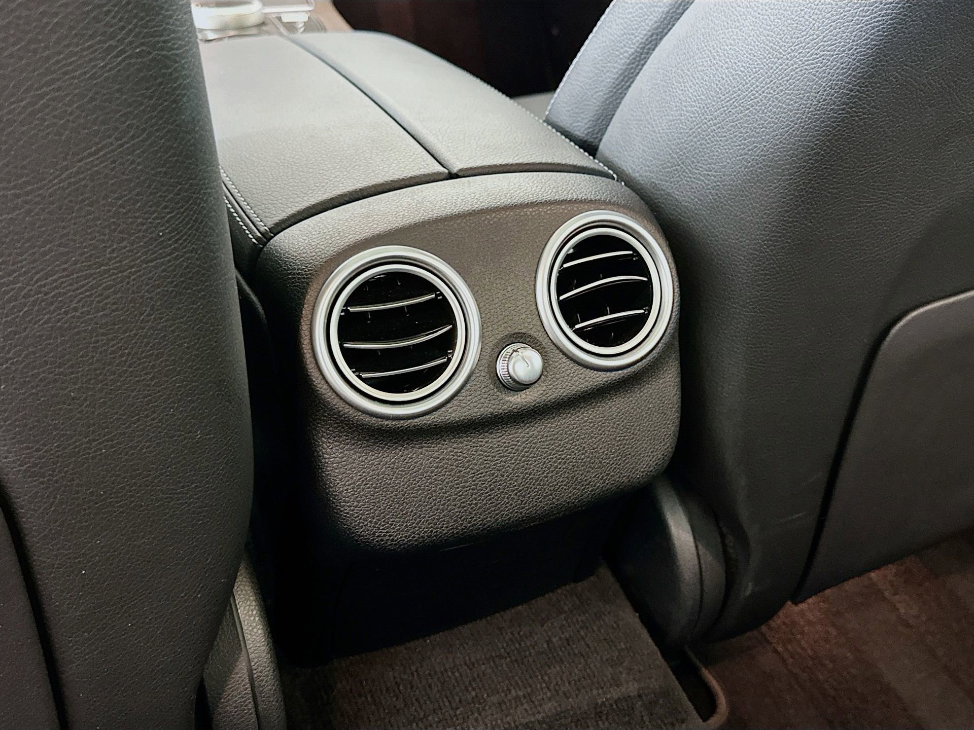 Used 2021 Mercedes-Benz C 300 Sedan image 27