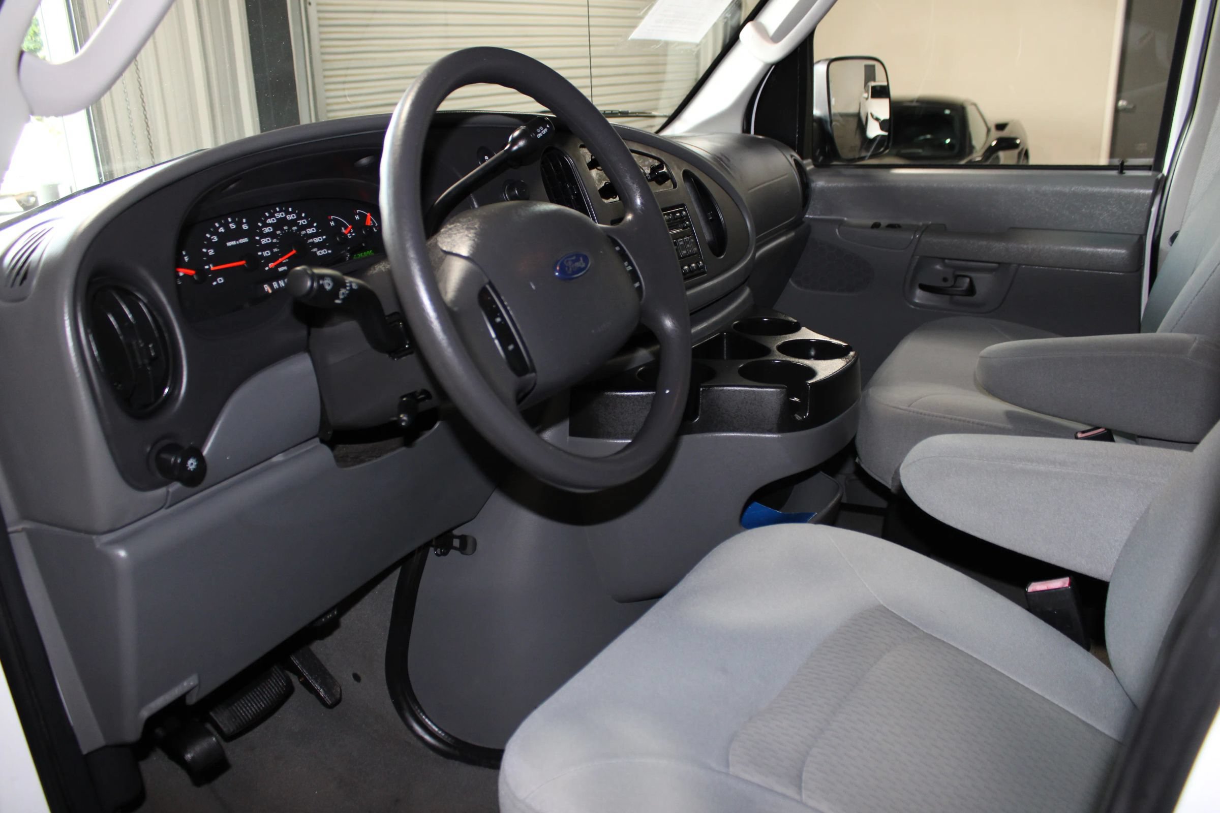 Used 2008 Ford E-350 and Econoline 350 XL RWD image 16