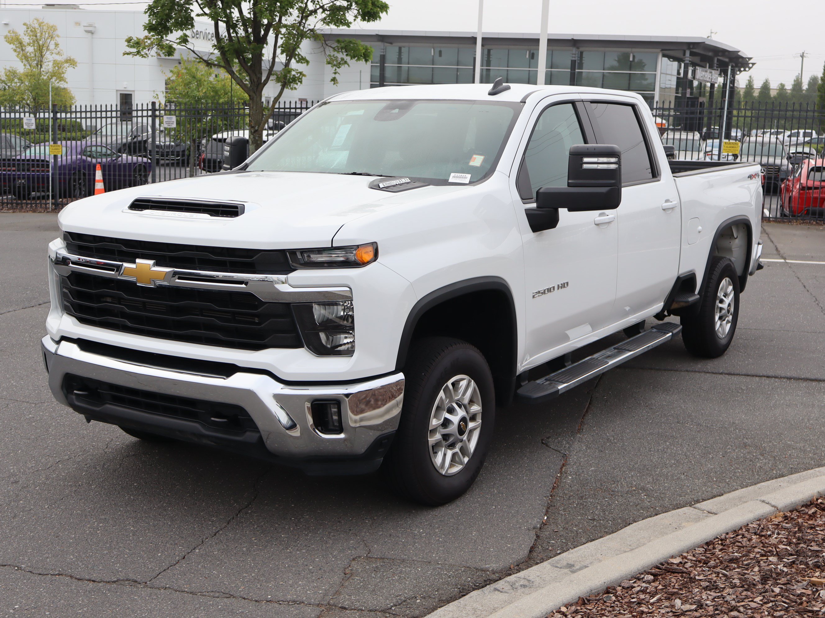 Used 2025 Chevrolet Silverado 2500 LT w/ Convenience Package AWD/4WD image 5