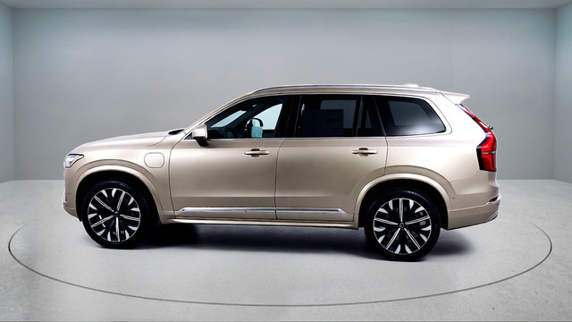 New 2026 Volvo XC90 T8 Plus w/ Protection Package Premier AWD/4WD image 4