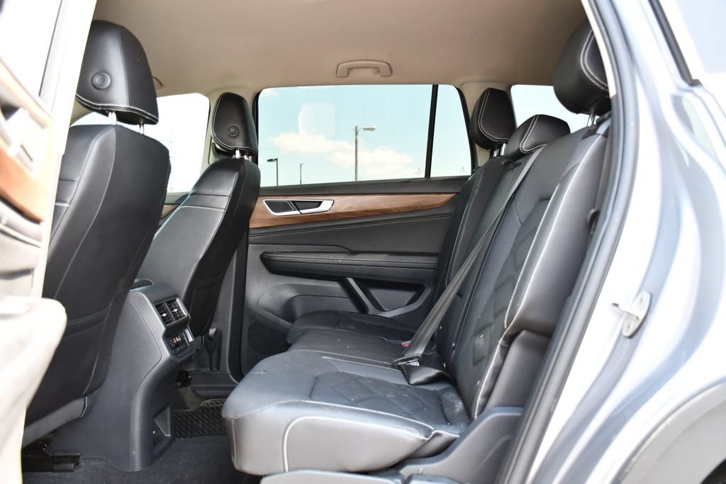 Used 2025 Volkswagen Atlas SE AWD/4WD image 18