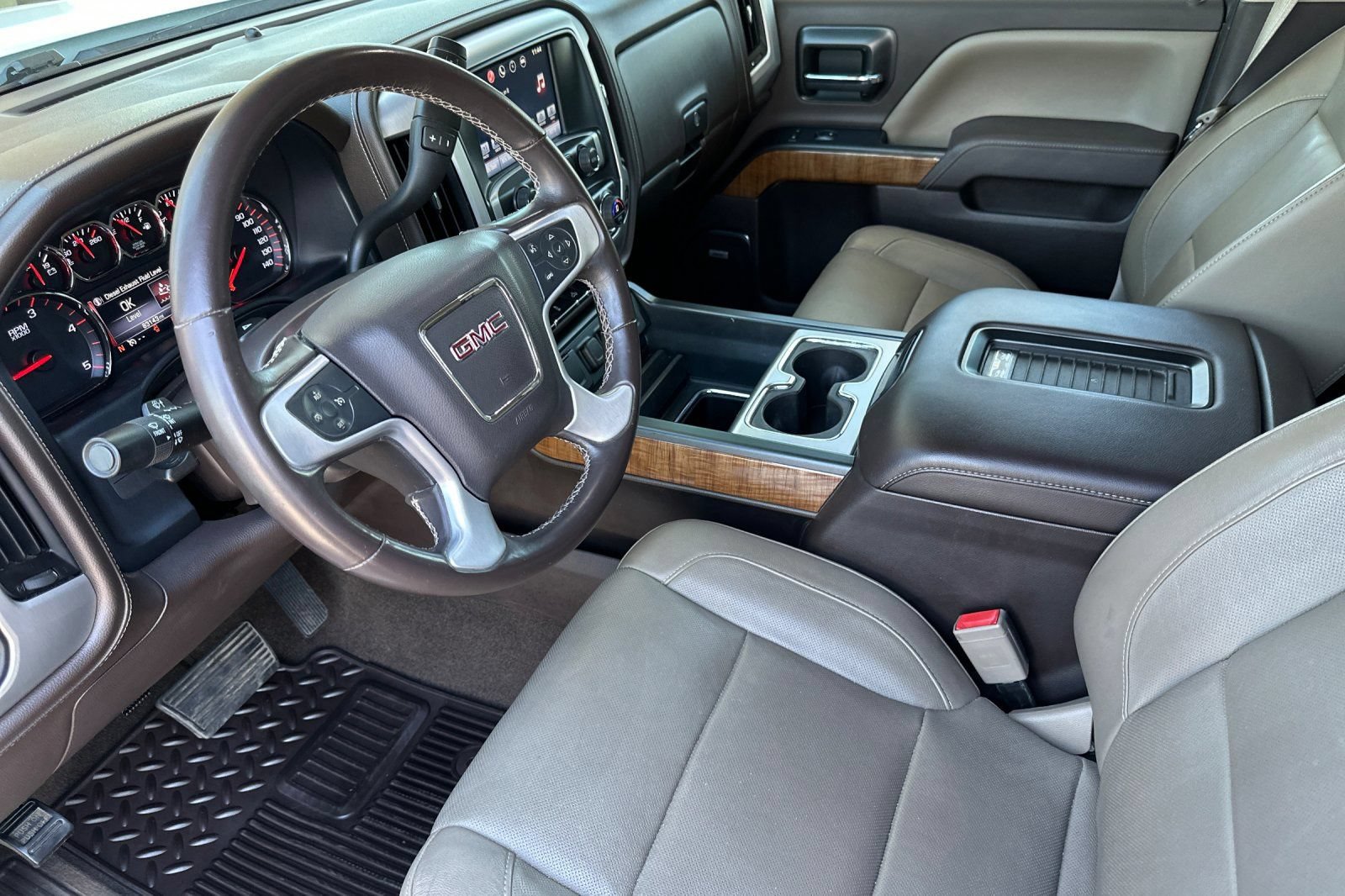 Used 2016 GMC Sierra 2500 SLT w/ Duramax Plus Package RWD image 10