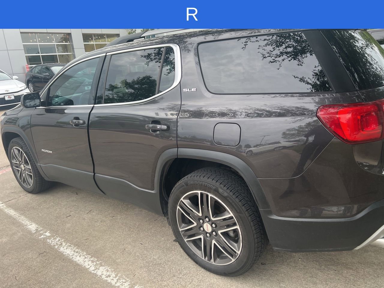 Used 2019 GMC Acadia SLE image 2