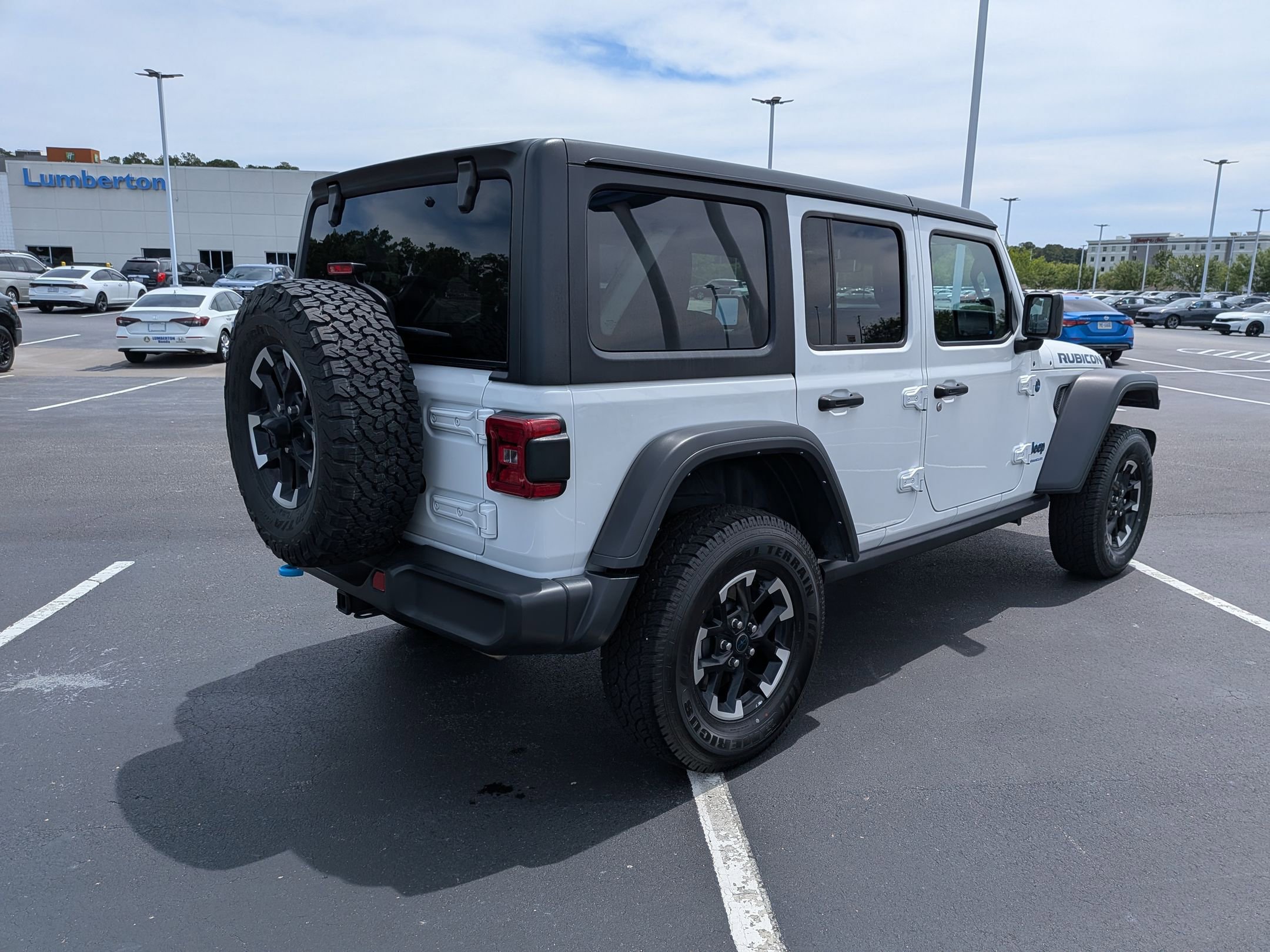 Used 2024 Jeep Wrangler Unlimited Rubicon 4xe AWD/4WD image 3