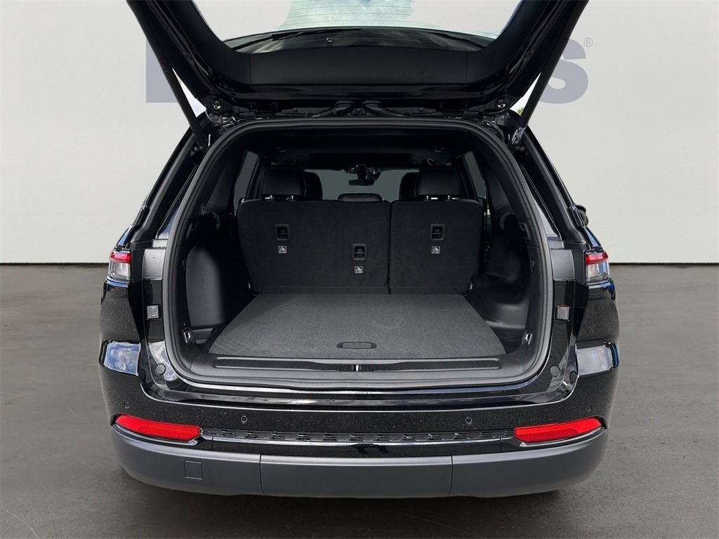 New 2025 Jeep Grand Cherokee Altitude image 14