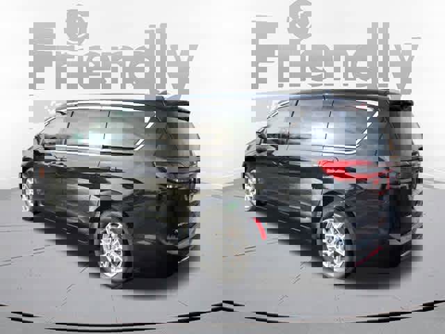 Certified 2024 Chrysler Pacifica Touring-L image 3