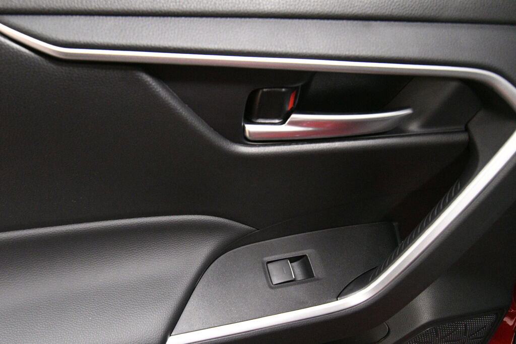 Used 2025 Toyota RAV4 XLE w/ Convenience Package image 24