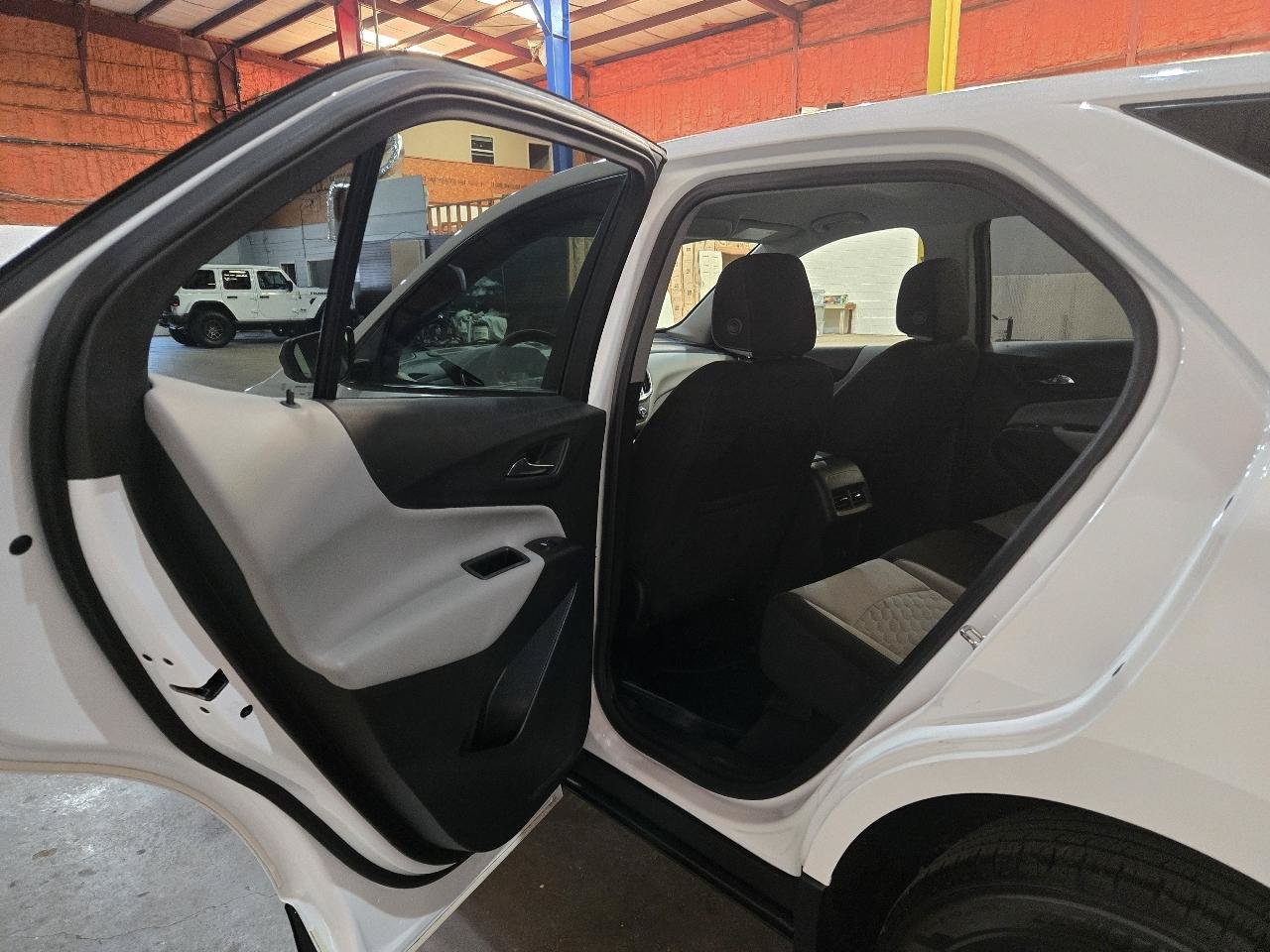 Used 2021 Chevrolet Equinox LS w/ LS Convenience Package FWD image 14