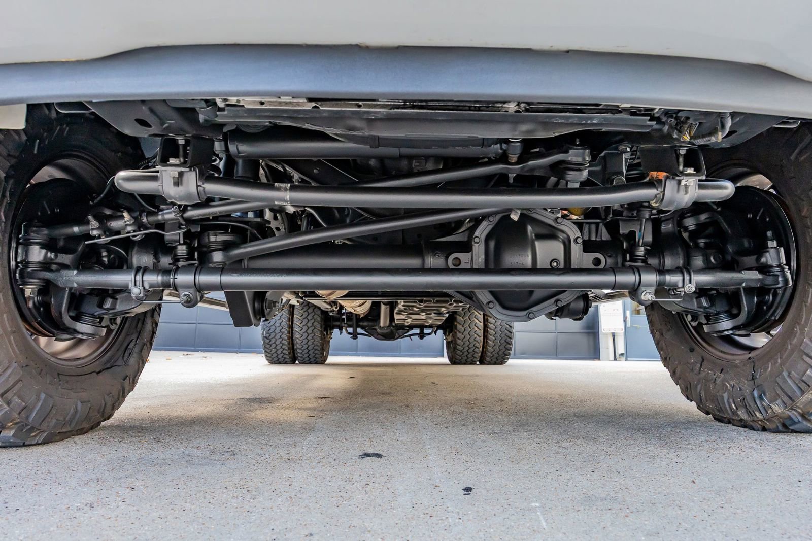 Used 2025 Ford F450 Platinum w/ FX4 Off-Road Package AWD/4WD image 14