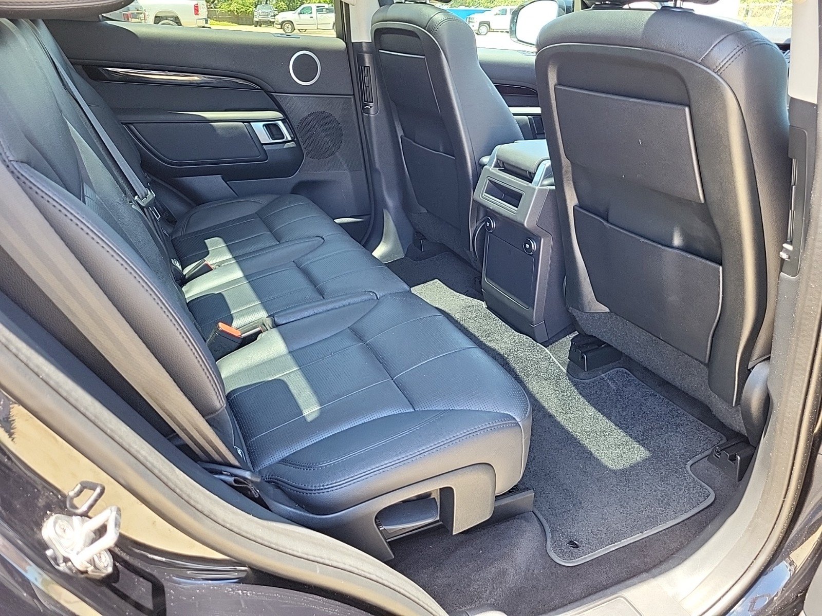 Used 2019 Land Rover Discovery SE AWD/4WD image 11