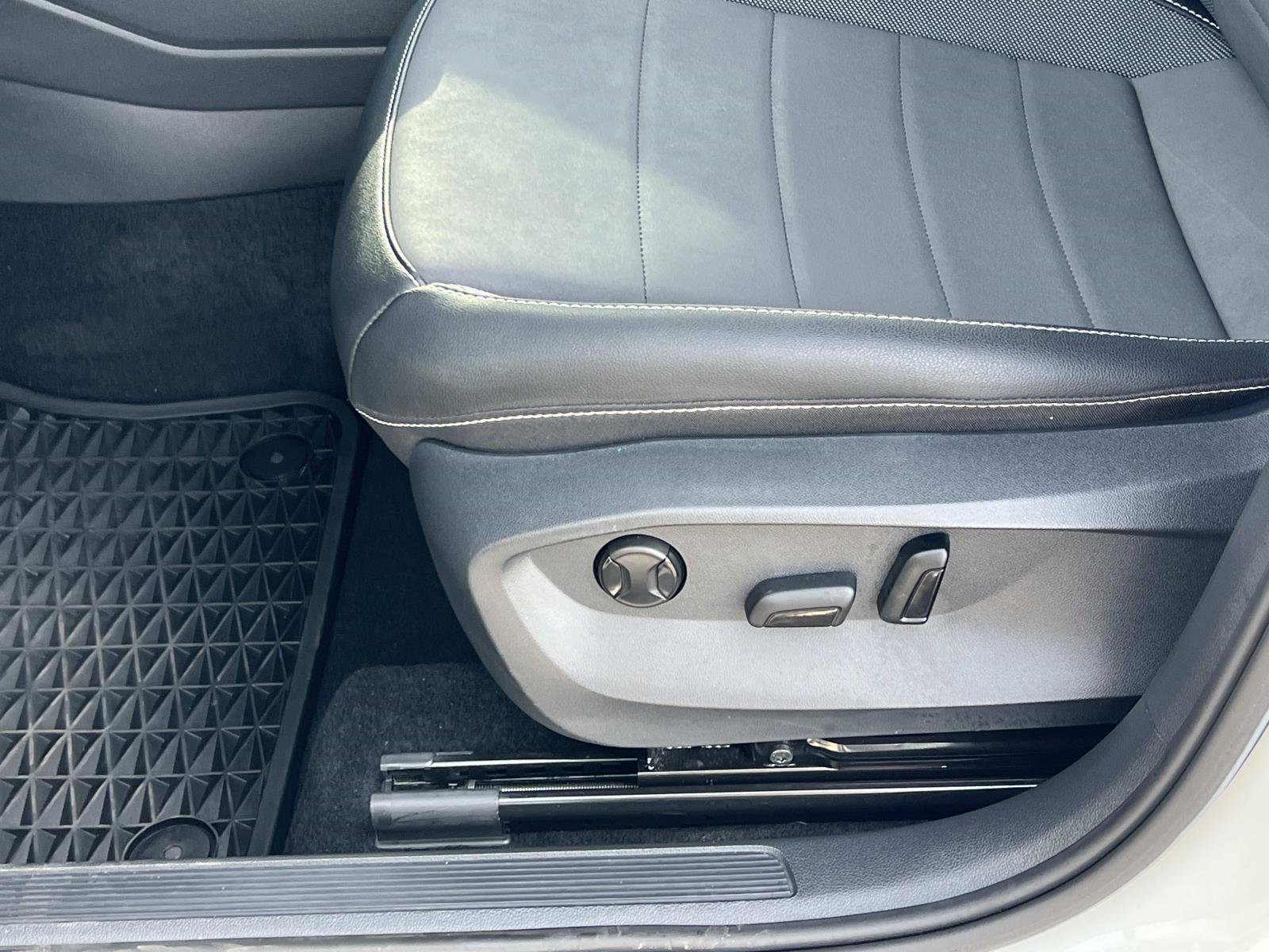 Certified 2022 Volkswagen Taos SE image 17