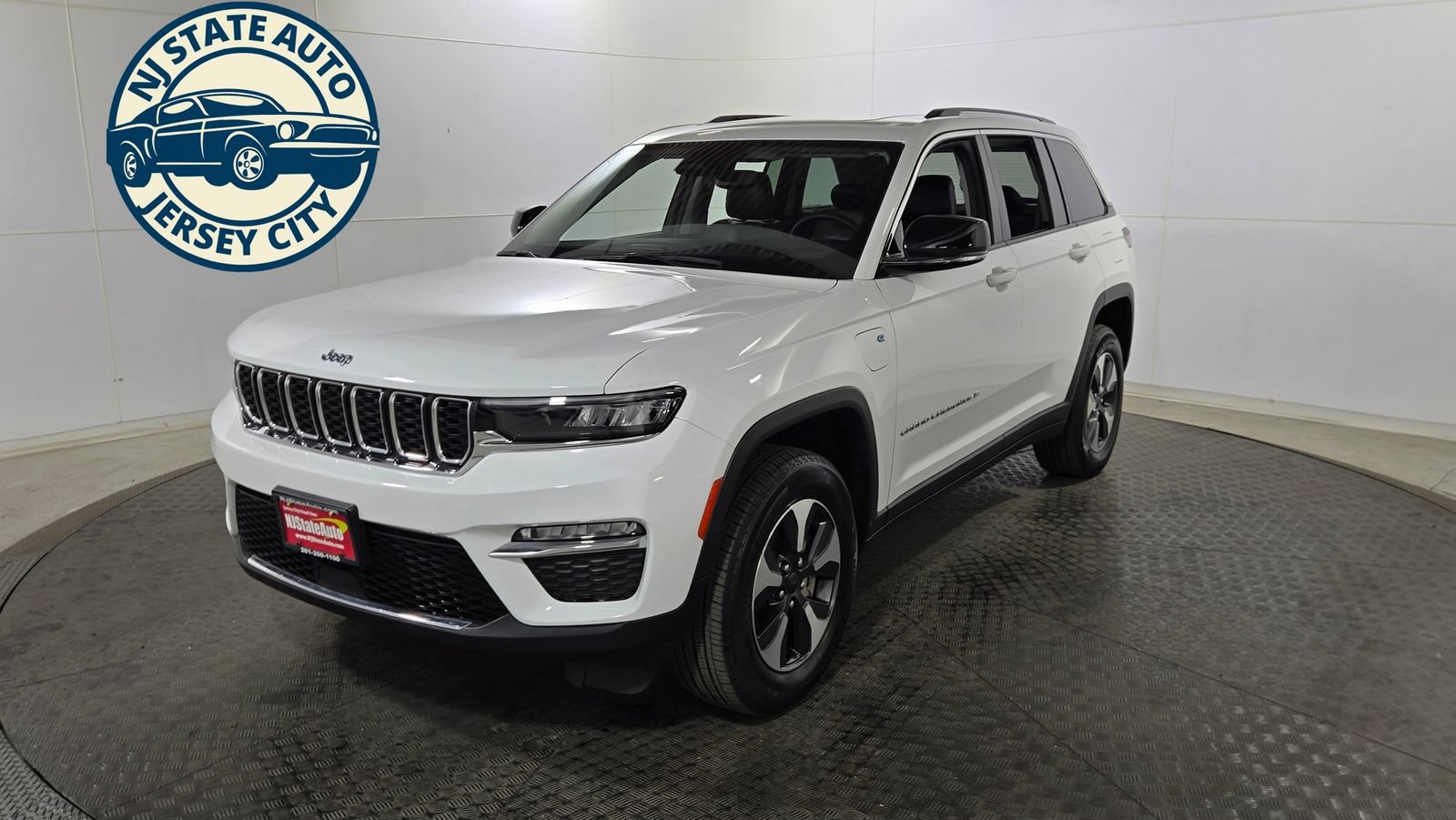 Used 2023 Jeep Grand Cherokee 4WD 4xe image 3