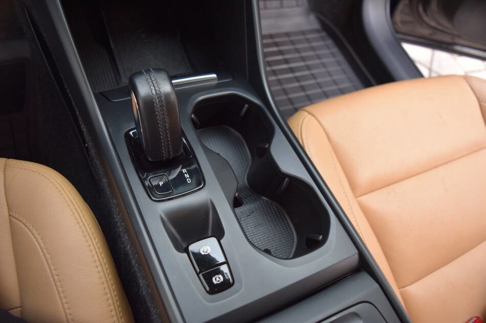 Used 2020 Volvo XC40 T5 Momentum w/ Protection Package Premier image 57