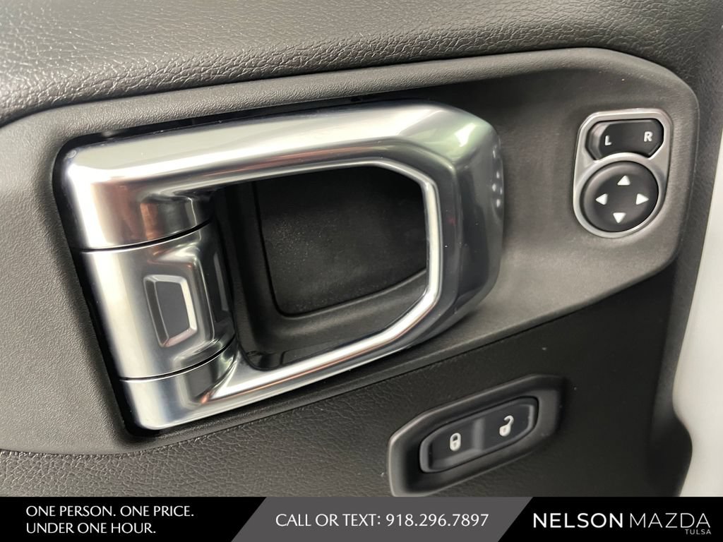 Used 2025 Jeep Gladiator Rubicon AWD/4WD image 19