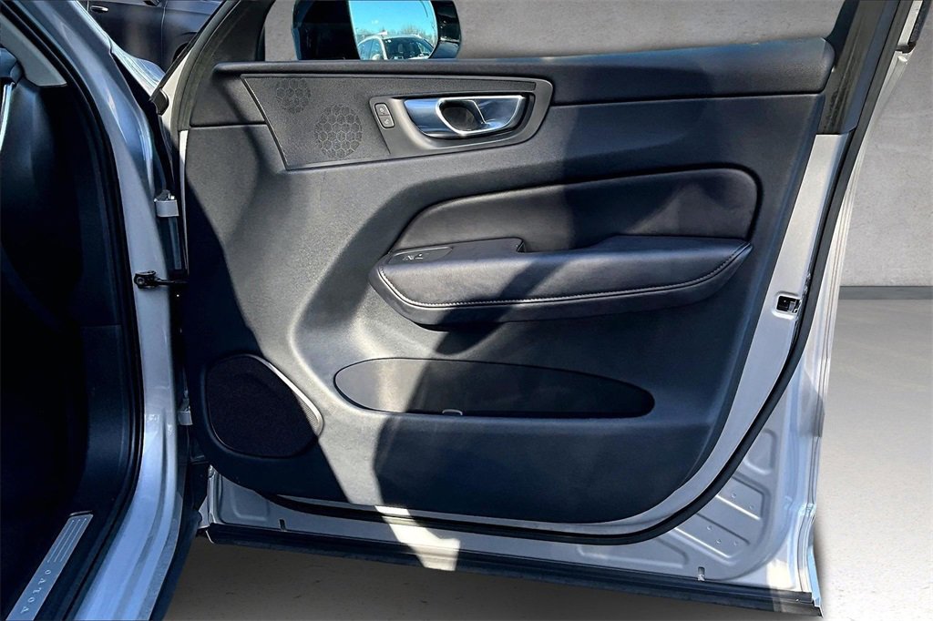 Certified 2023 Volvo XC60 B5 Plus w/ Climate Package image 27