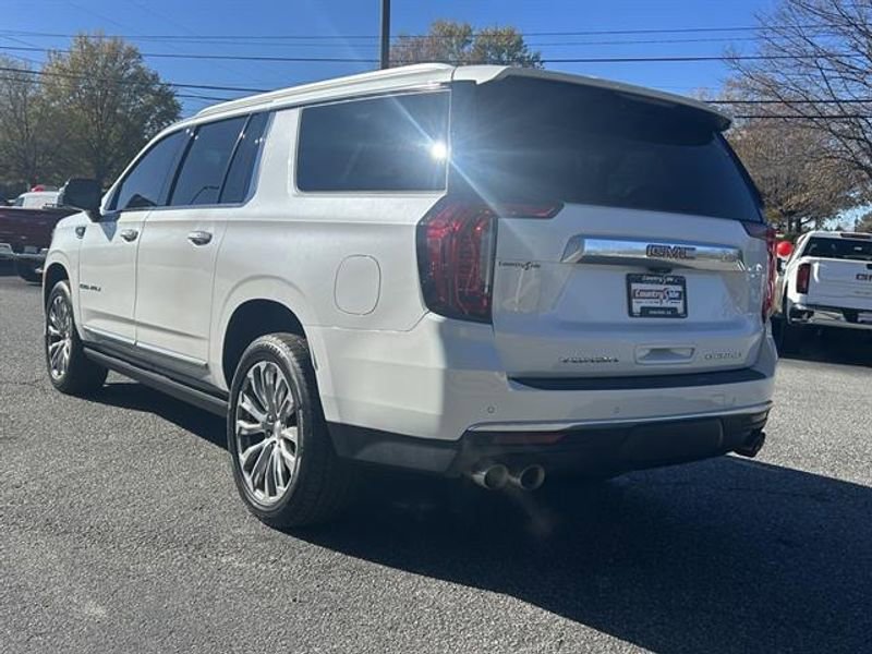 Used 2021 GMC Yukon XL Denali w/ Denali Premium Package image 7