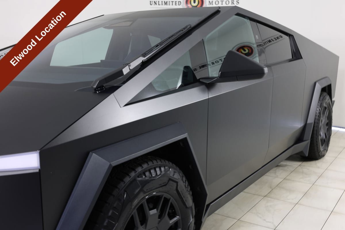 Used 2024 Tesla Cybertruck AWD Crew Cab image 44