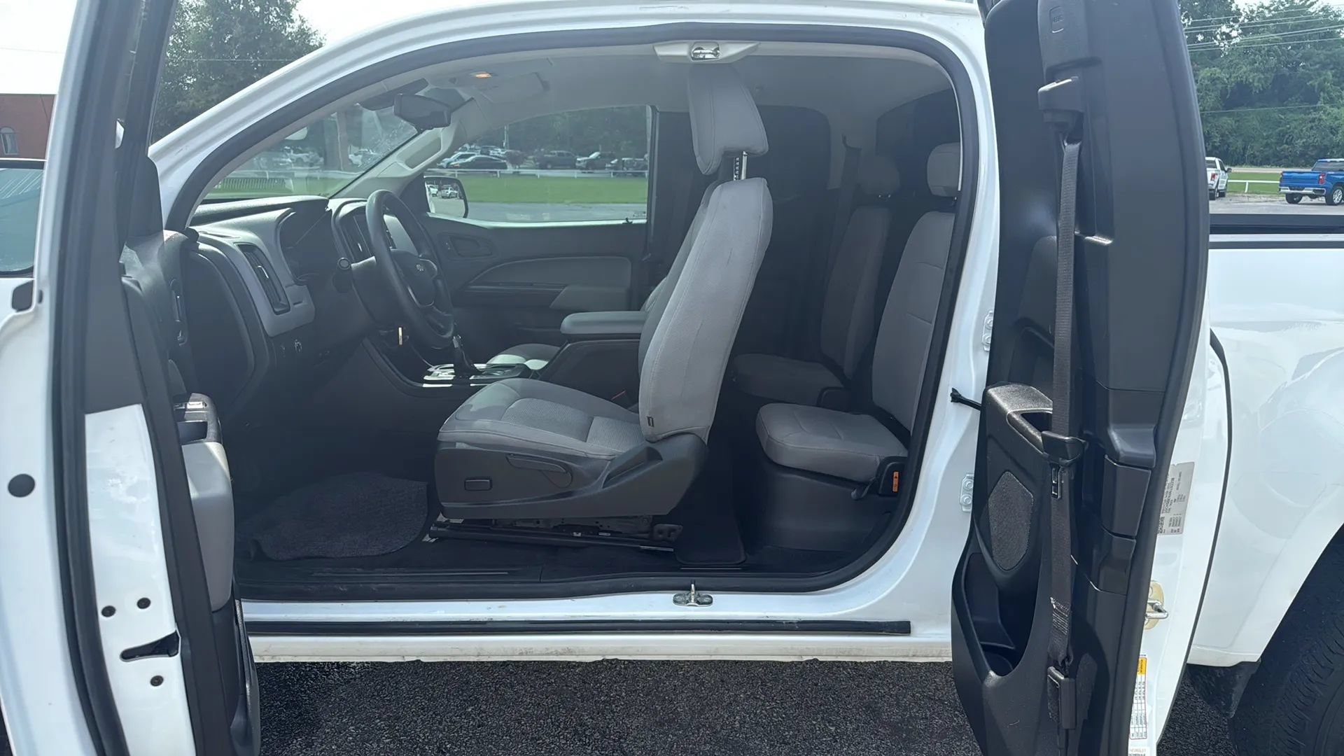 Used 2022 Chevrolet Colorado W/T w/ WT Convenience Package RWD image 9