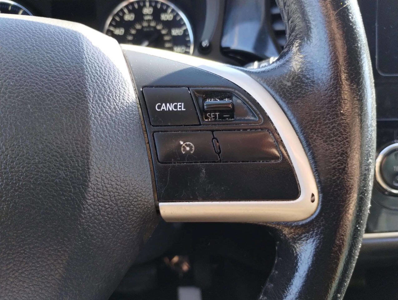 Used 2015 Mitsubishi Outlander SE image 25