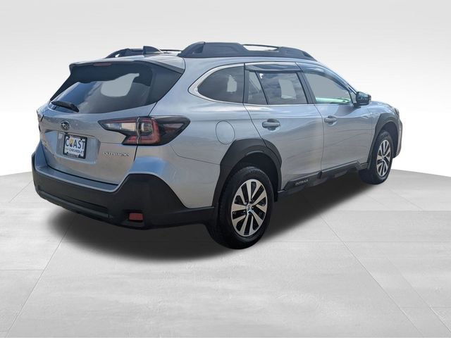Used 2025 Subaru Outback Premium image 5