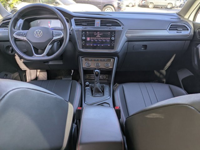 Used 2024 Volkswagen Tiguan SE image 19