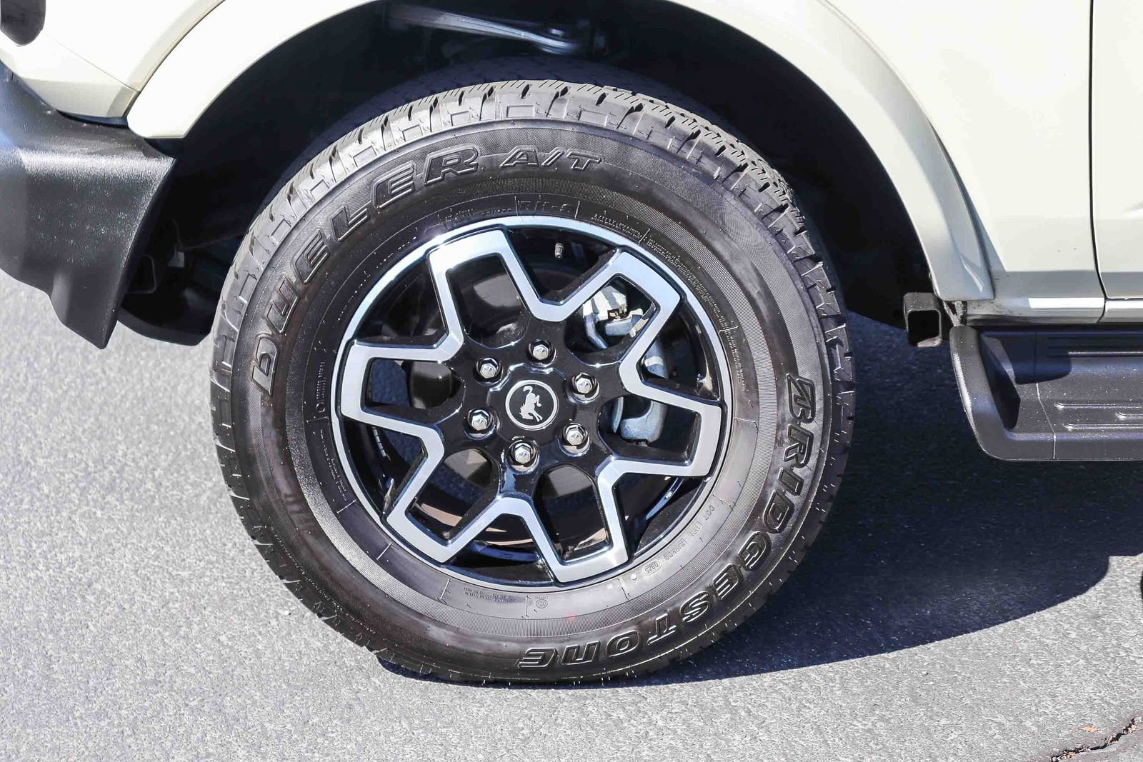 Certified 2025 Ford Bronco Outer Banks AWD/4WD image 9