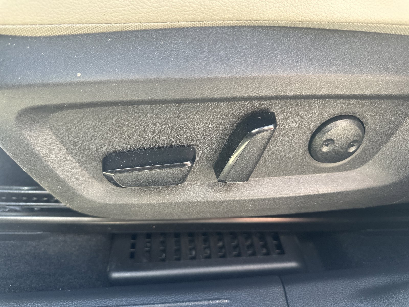 Used 2023 Nissan Rogue SL AWD/4WD image 23