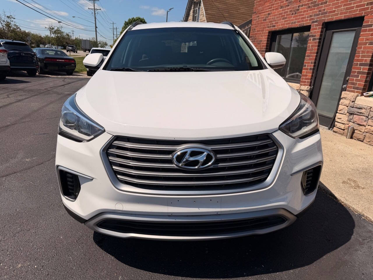 Used 2017 Hyundai Santa Fe SE AWD/4WD image 3