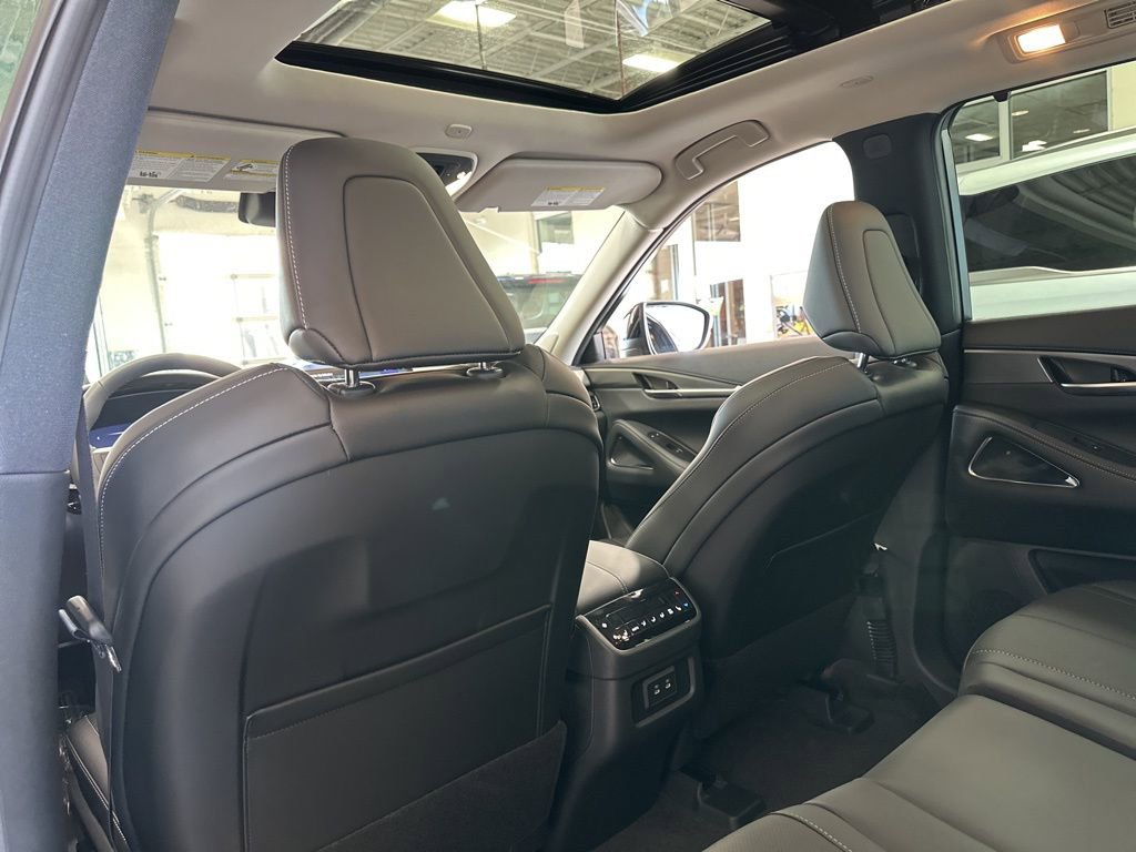 New 2026 INFINITI QX60 Luxe w/ Cargo Package AWD/4WD image 32
