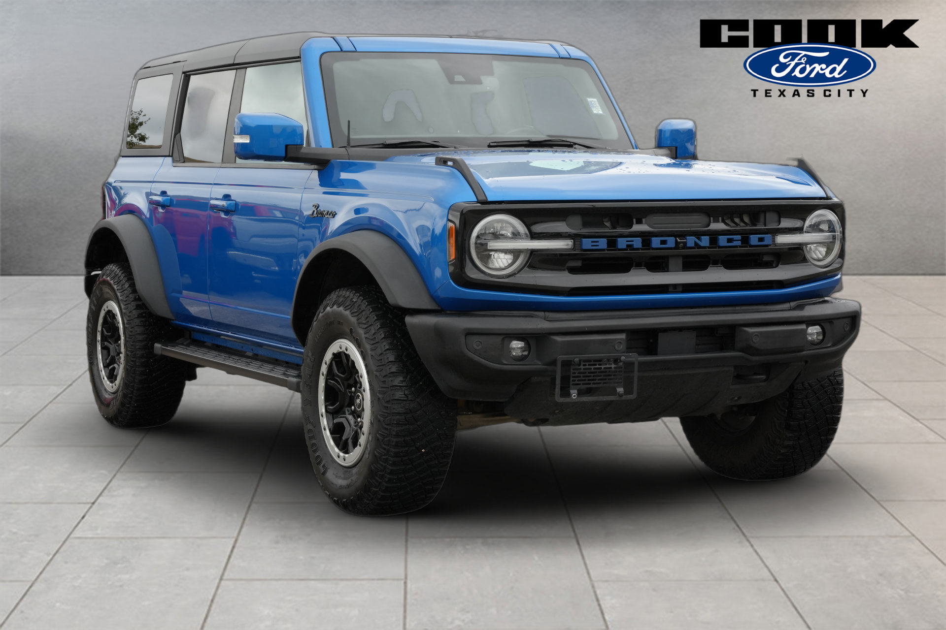 Certified 2023 Ford Bronco Outer Banks w/ Sasquatch Package AWD/4WD image 2