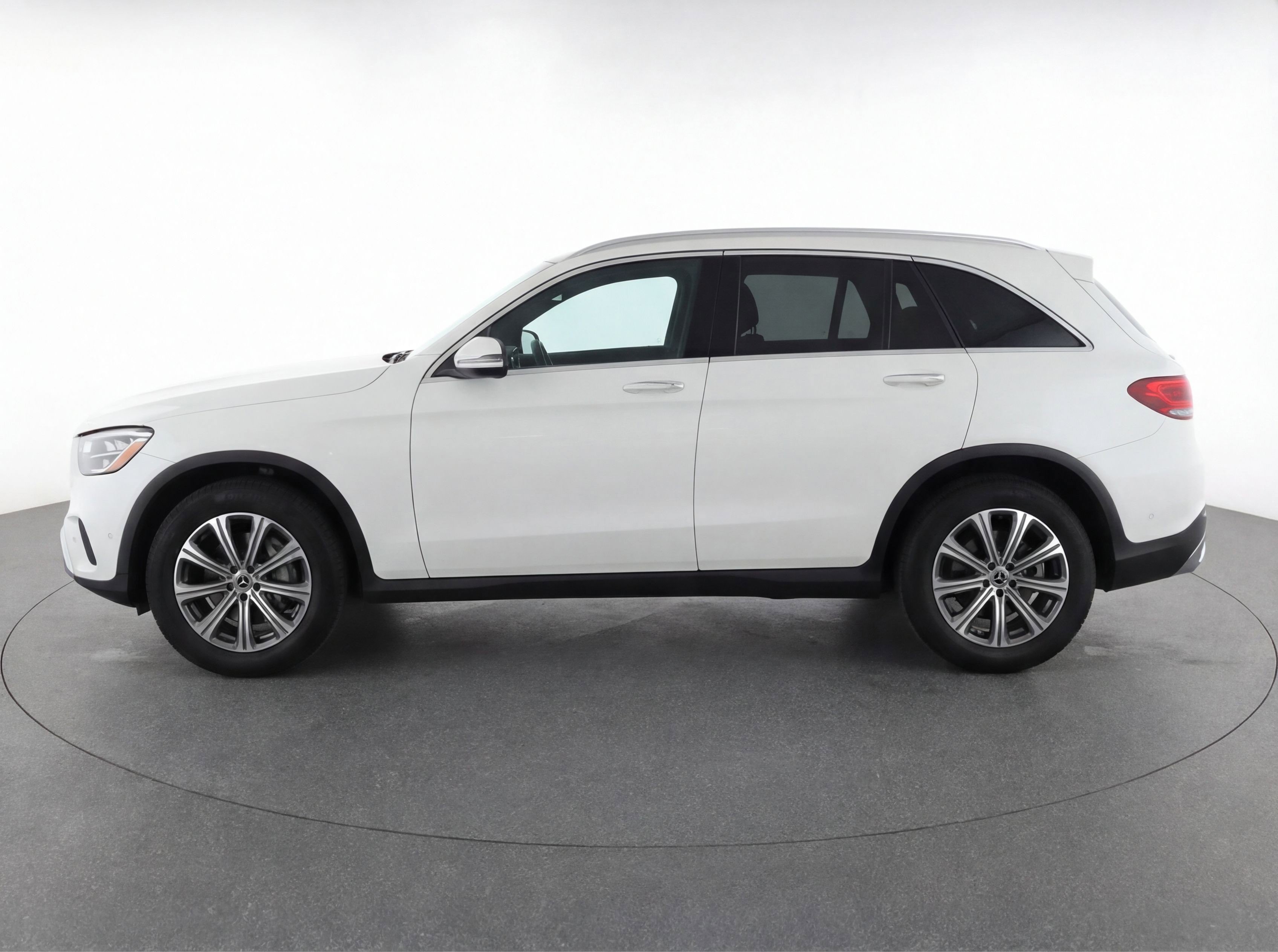 Used 2024 Mercedes-Benz GLC 300 4MATIC image 5