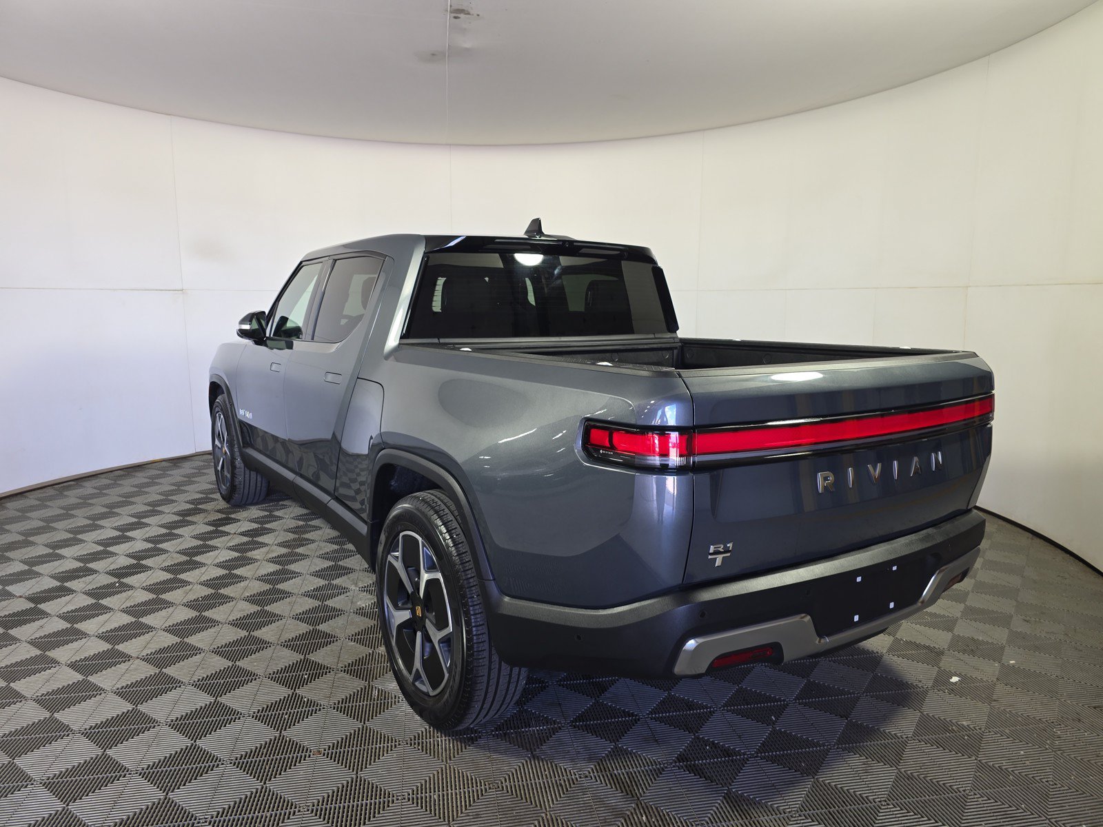 Used 2023 Rivian R1T Adventure AWD/4WD image 3
