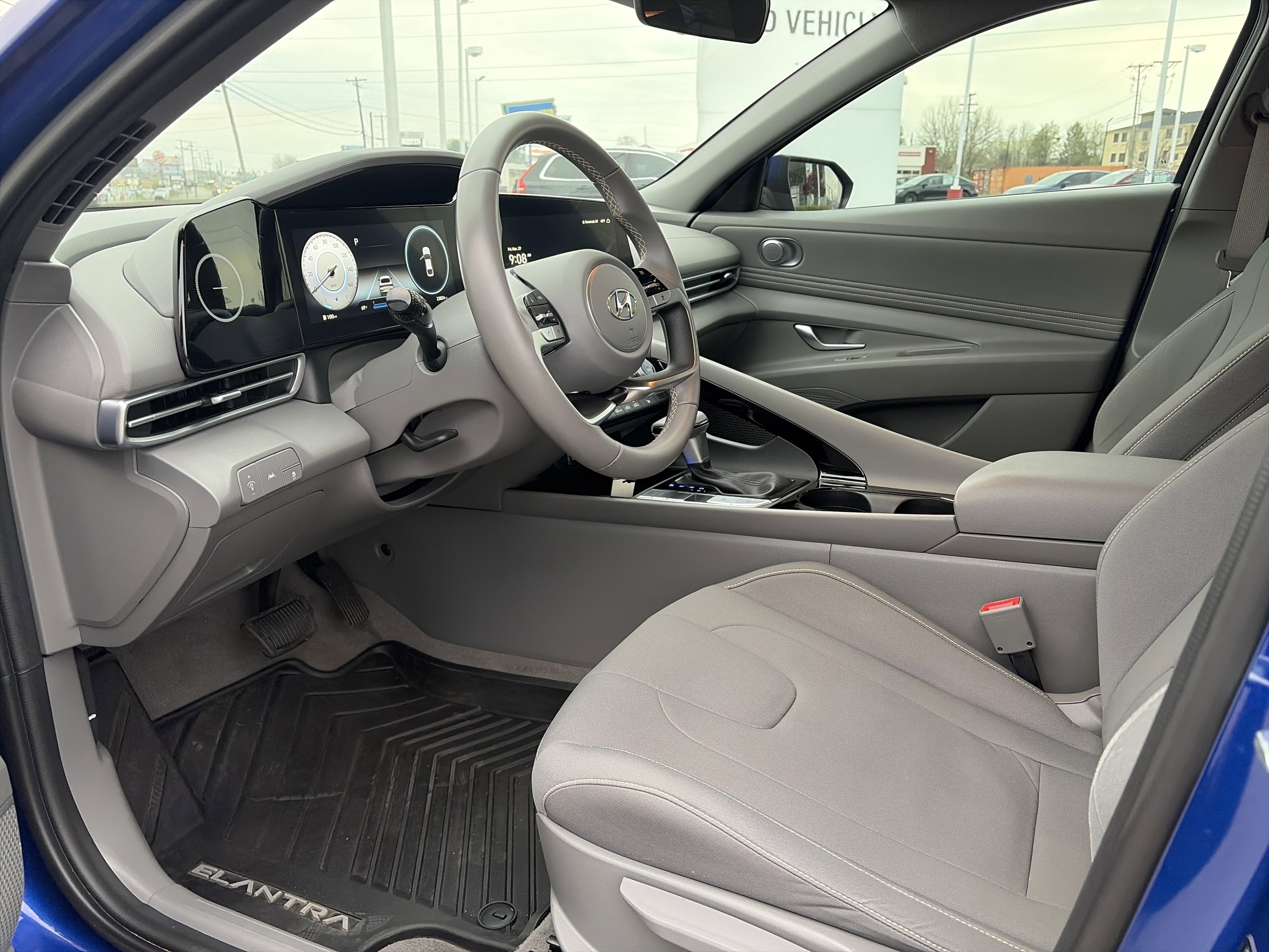 Used 2023 Hyundai Elantra SEL w/ Convenience Package image 10