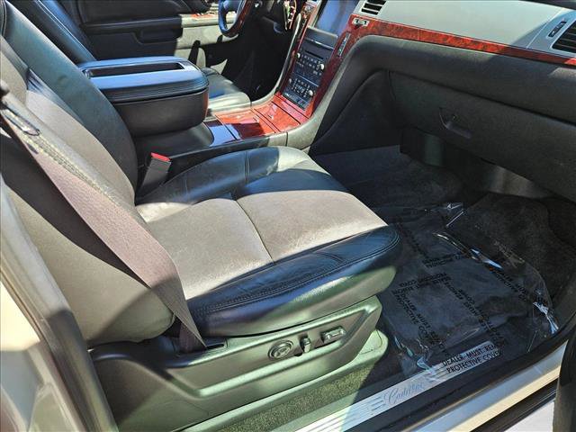 Used 2012 Cadillac Escalade Premium AWD/4WD image 24