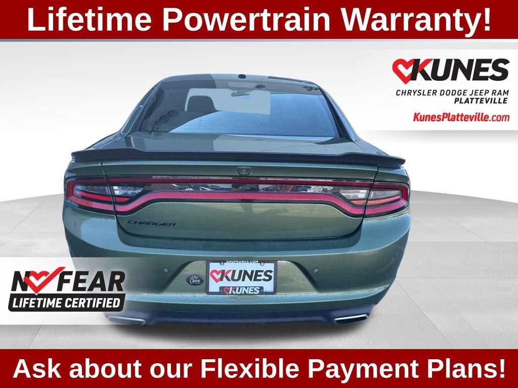 Used 2022 Dodge Charger SXT w/ Blacktop Package RWD image 9