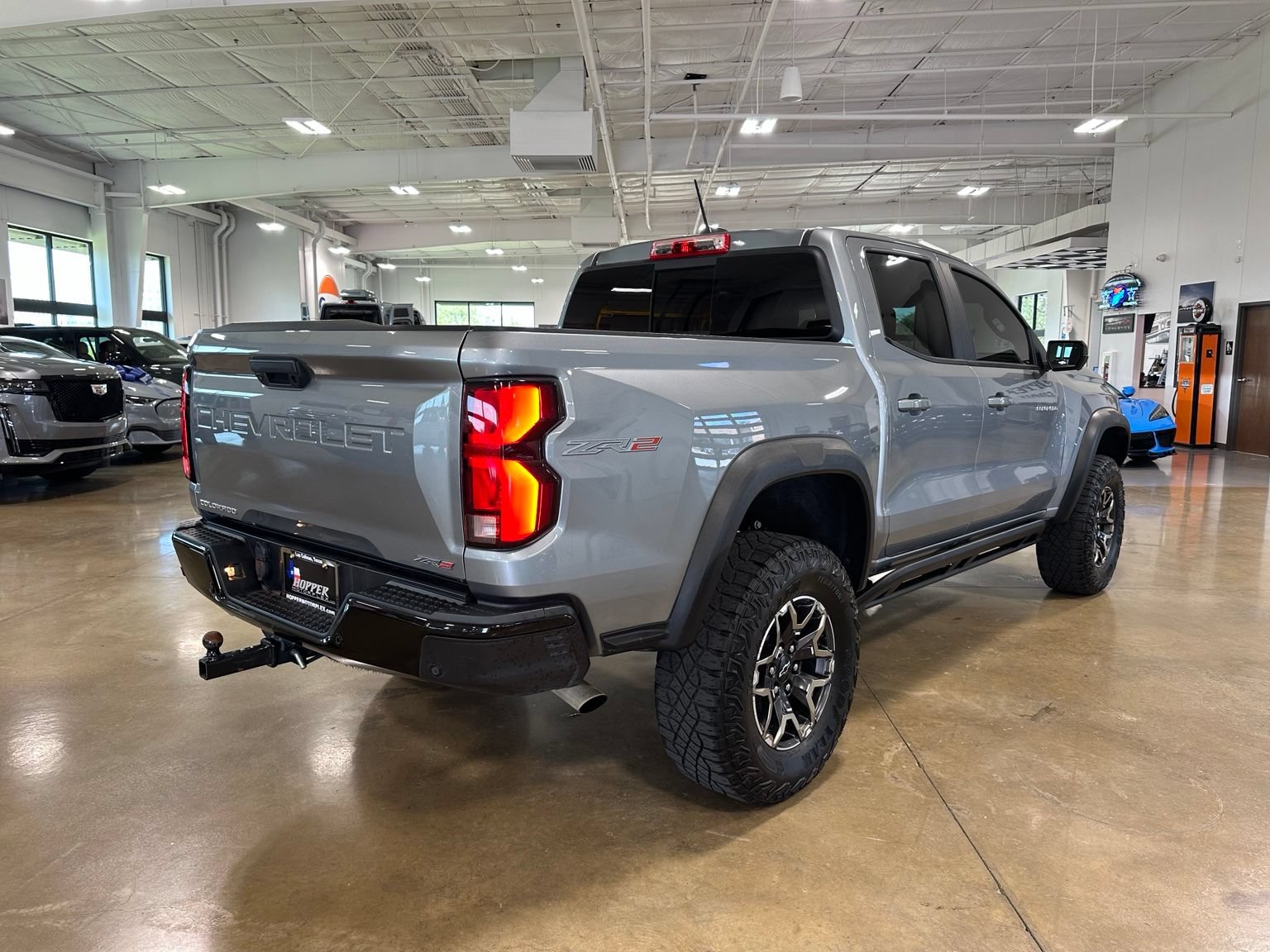 Used 2024 Chevrolet Colorado ZR2 w/ Technology Package AWD/4WD image 8