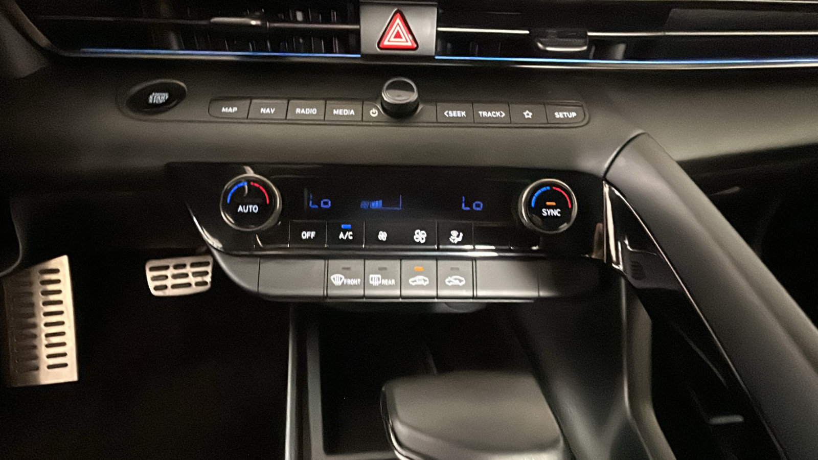 Used 2025 Hyundai Elantra SEL FWD image 26