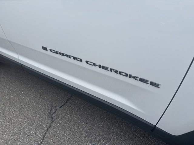 Used 2024 Jeep Grand Cherokee L Altitude image 8