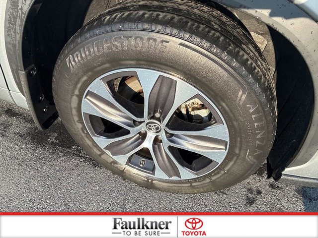 Used 2023 Toyota Highlander XLE image 19