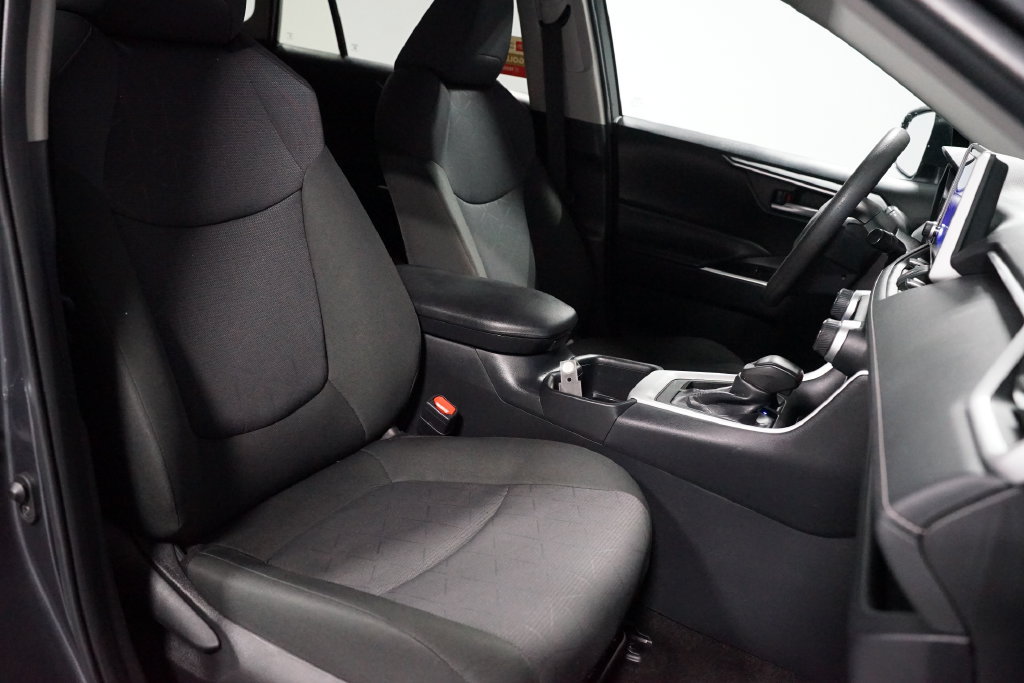 Certified 2025 Toyota RAV4 XLE FWD image 28