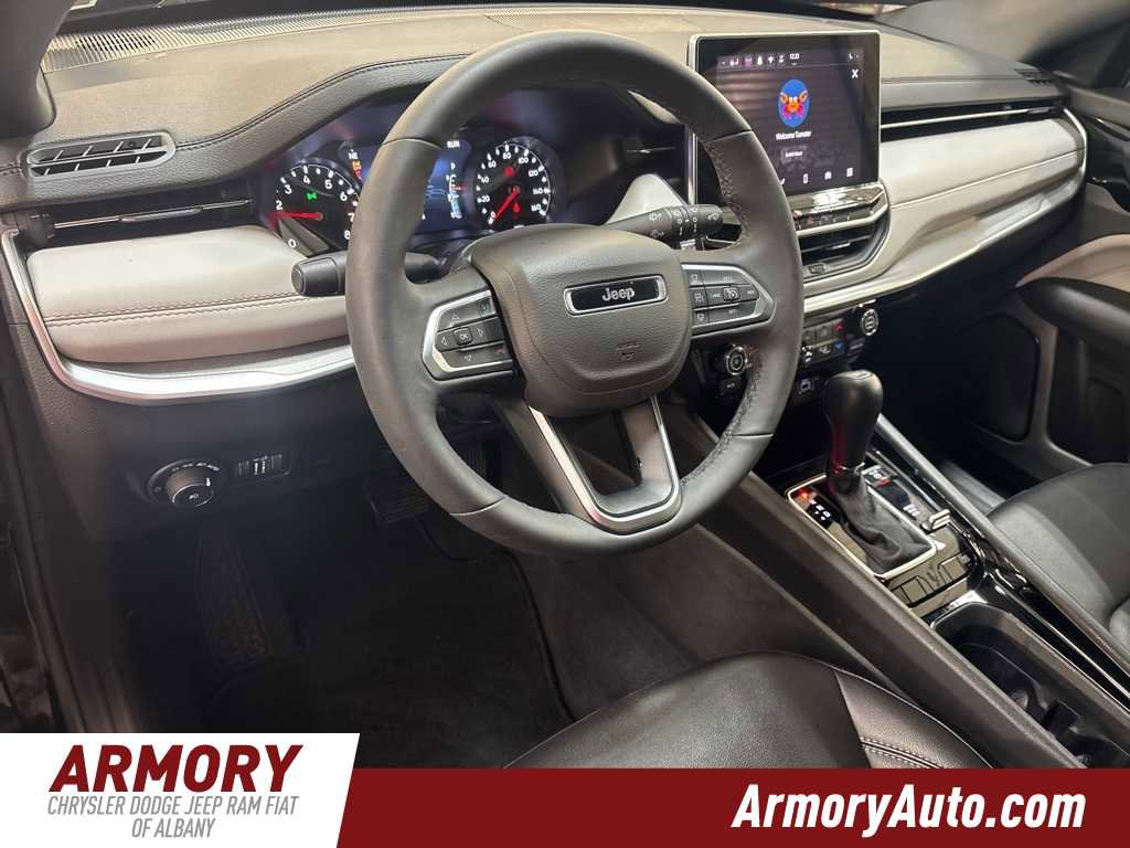 Used 2025 Jeep Compass Limited image 9