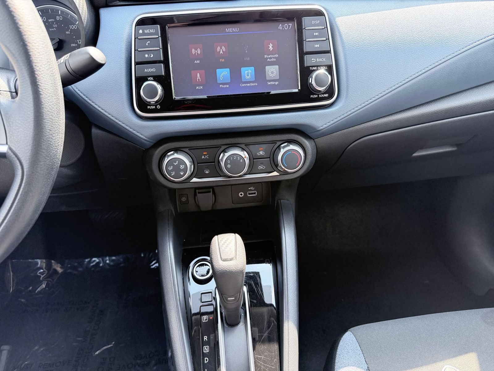 Used 2025 Nissan Versa SV FWD image 17