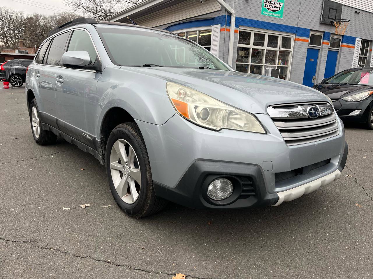 Used 2013 Subaru Outback 2.5i Limited w/ Moonroof Pkg AWD/4WD image 7