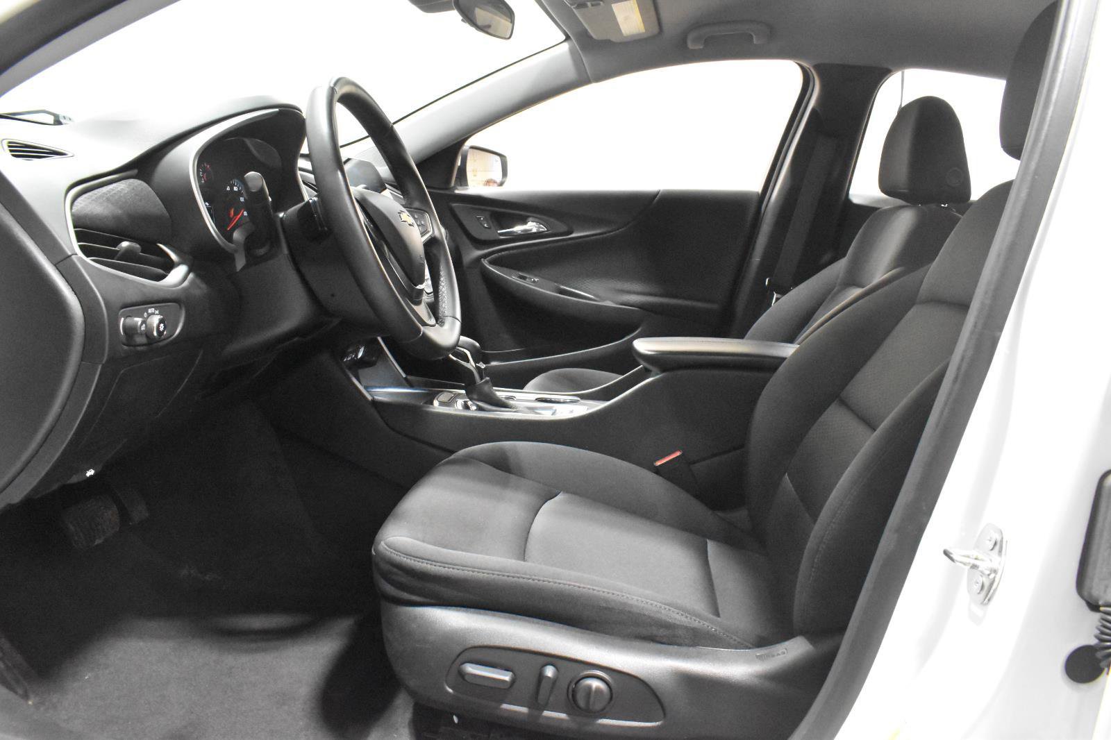 Used 2024 Chevrolet Malibu LT w/ Sport Edition image 3